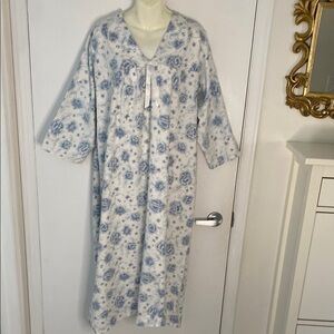 IMAGE Intimate Details long Flannel Floral Blue & White Nightgown Size Medium
